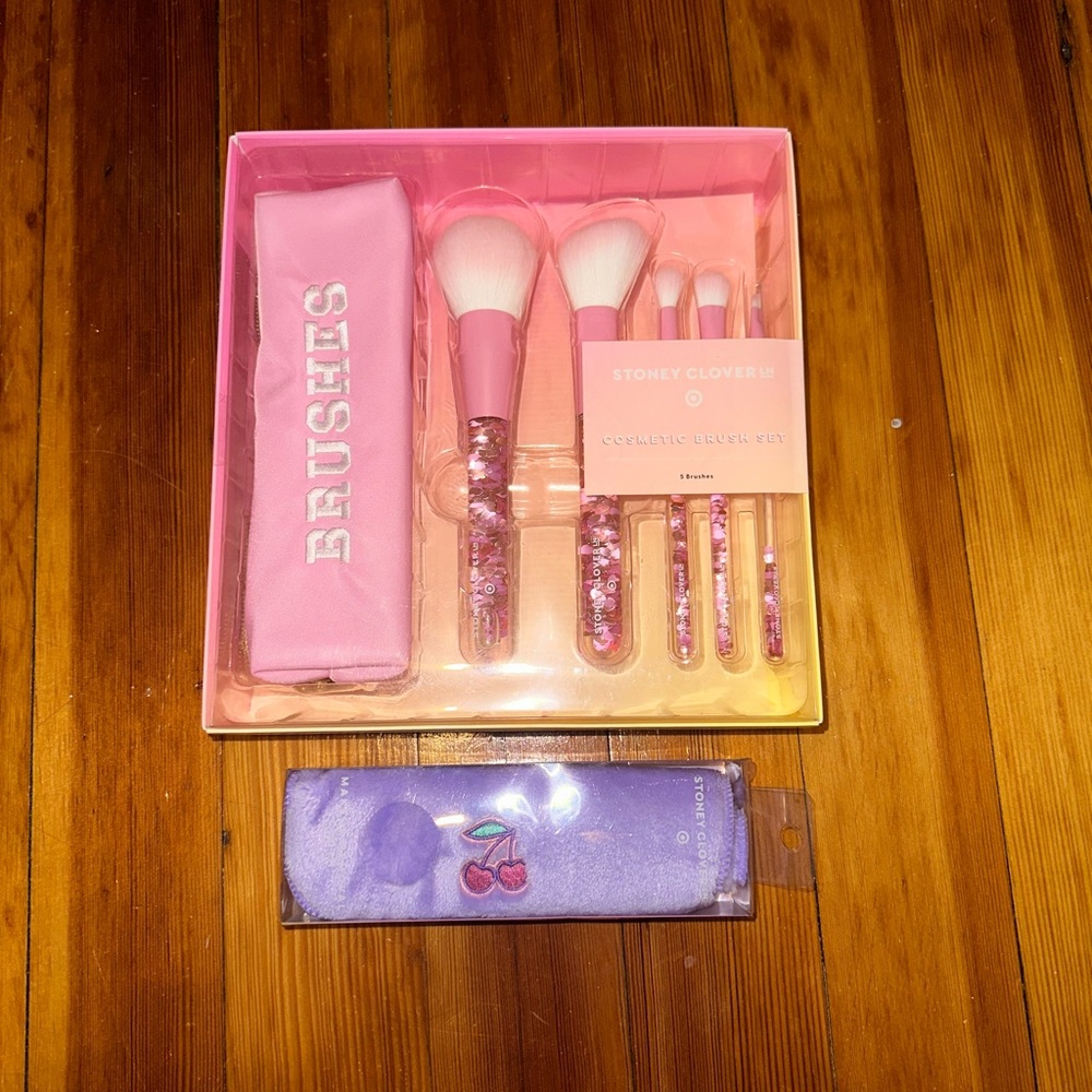 Stoney Clover Cosmetic Brush Set and Makeup Removal Cloth